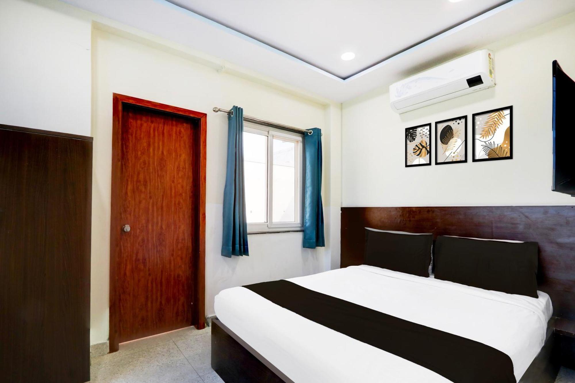 Super Hotel O At Home Hotel Darbar Хайдарабад Экстерьер фото