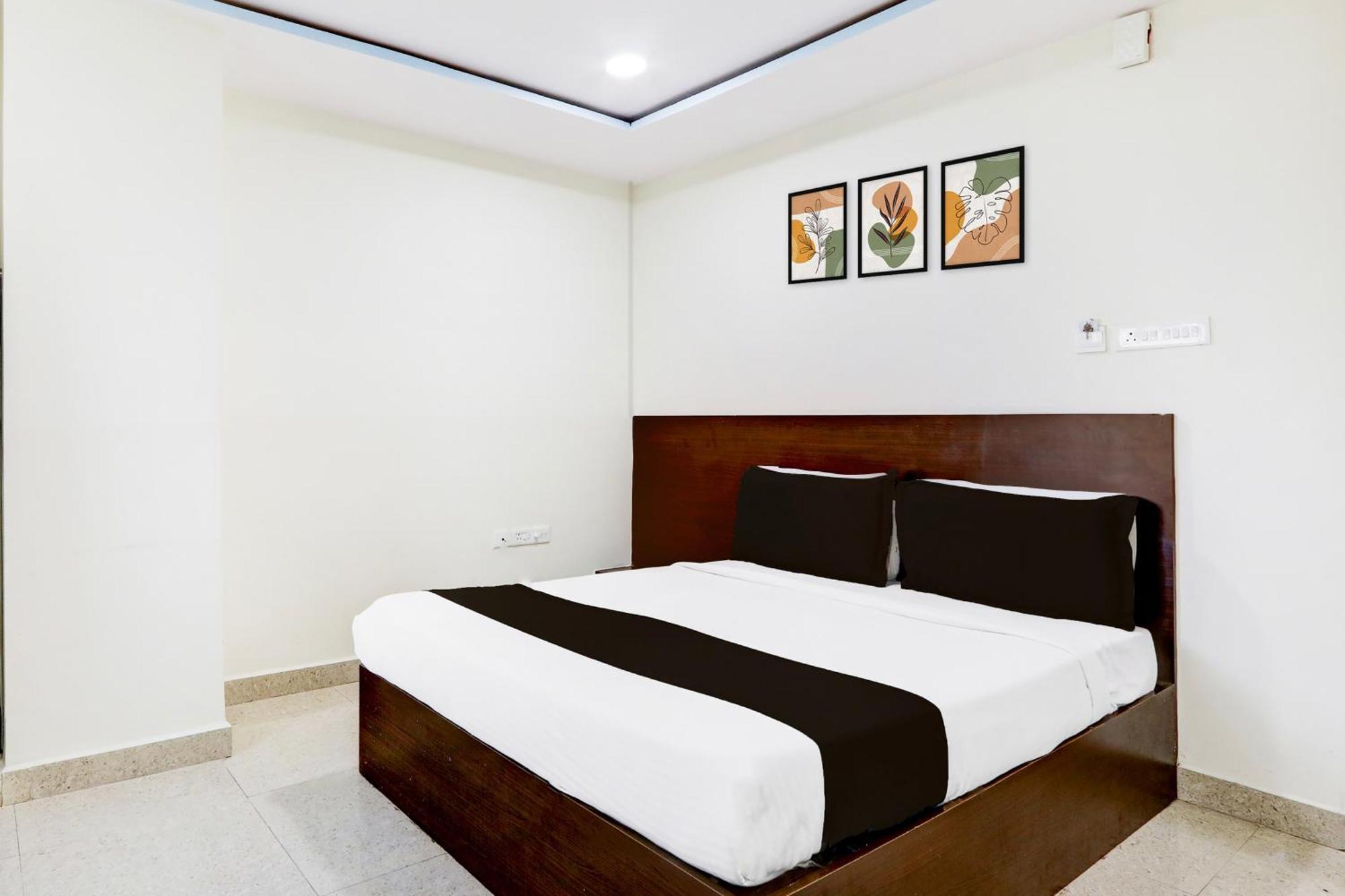 Super Hotel O At Home Hotel Darbar Хайдарабад Экстерьер фото