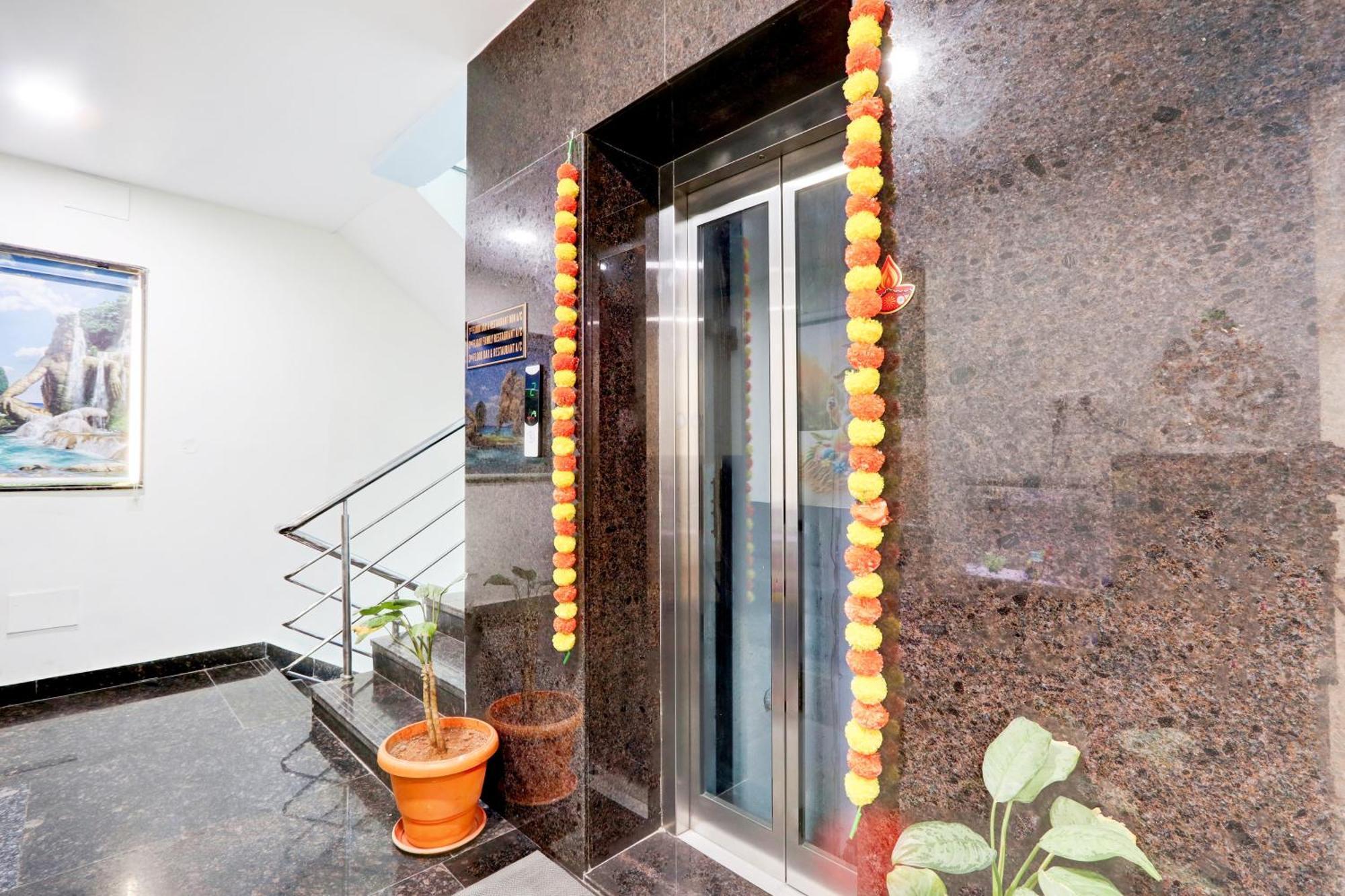Super Hotel O At Home Hotel Darbar Хайдарабад Экстерьер фото